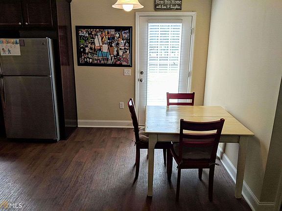 5th image of 158 Stillwater Dr