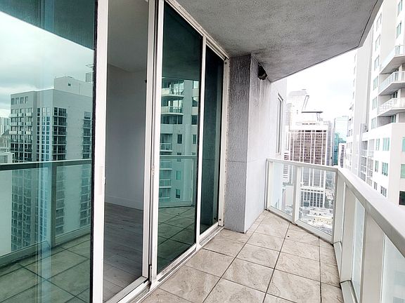 2nd image of 244 Biscayne Blvd APT 2710
