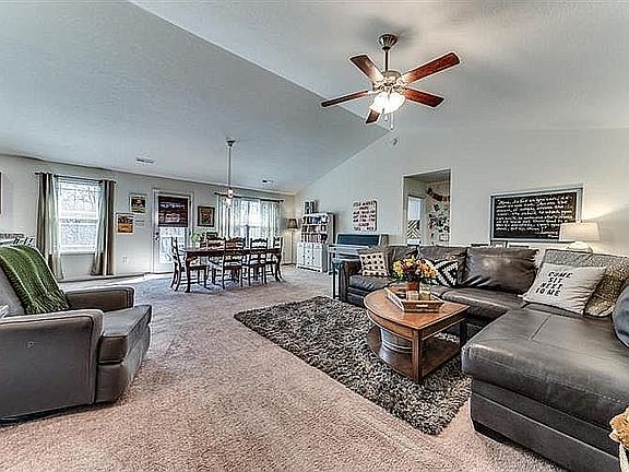 3rd image of 2816 Hopscotch Ln