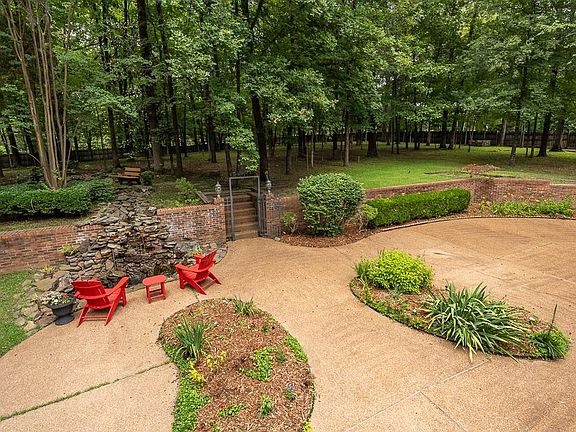 3rd image of 8492 Windolyn Cir N