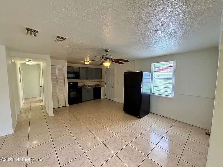 5903 Droad St — Photo 5