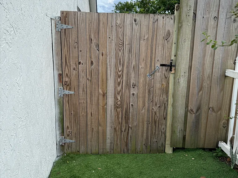 Patio side entrance gate