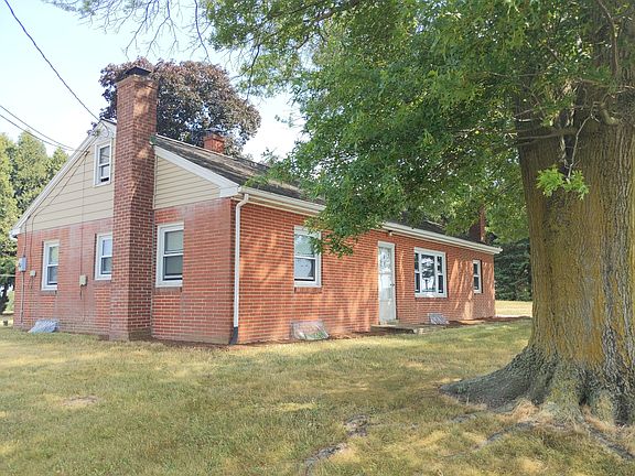 4th image of 903 Breneman Rd