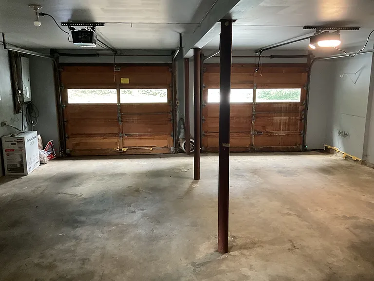 442 Surrey Ln — Photo 33