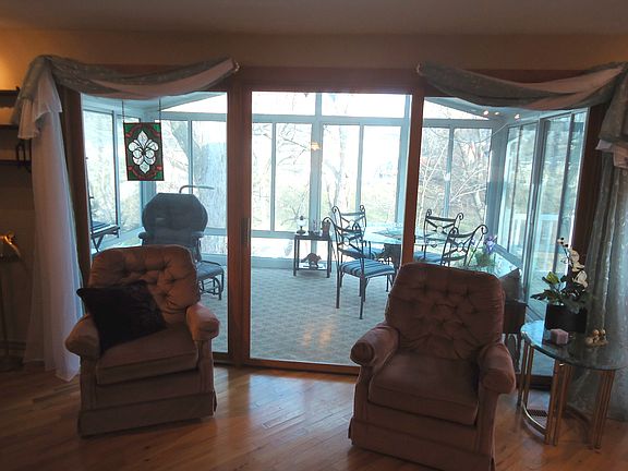 5th image of 2528 N Woodbine Ter