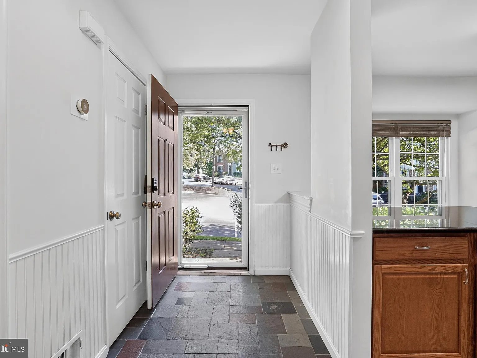2 bed, 3.5 bath, 1387 sqft, $2,700 — Photo 4