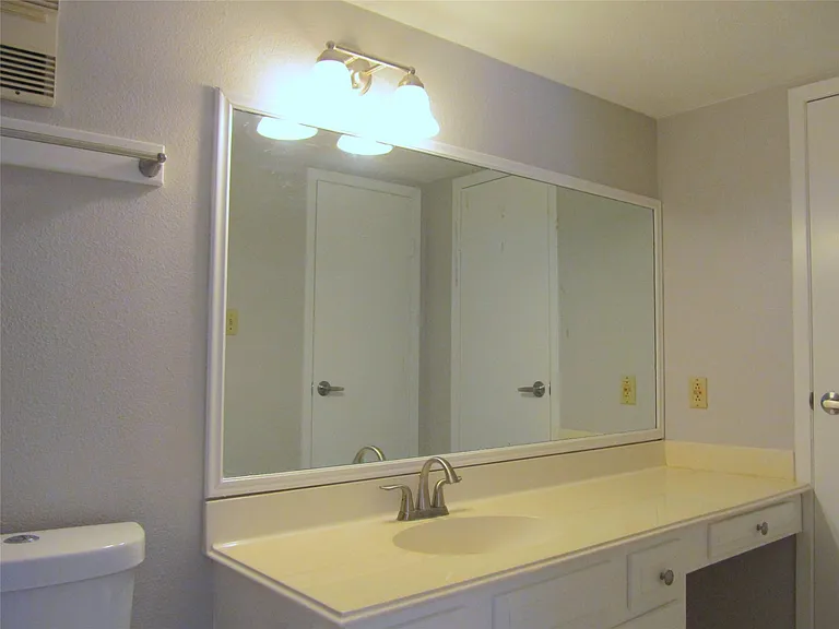 4001 Nasa Pkwy #138 — Photo 20