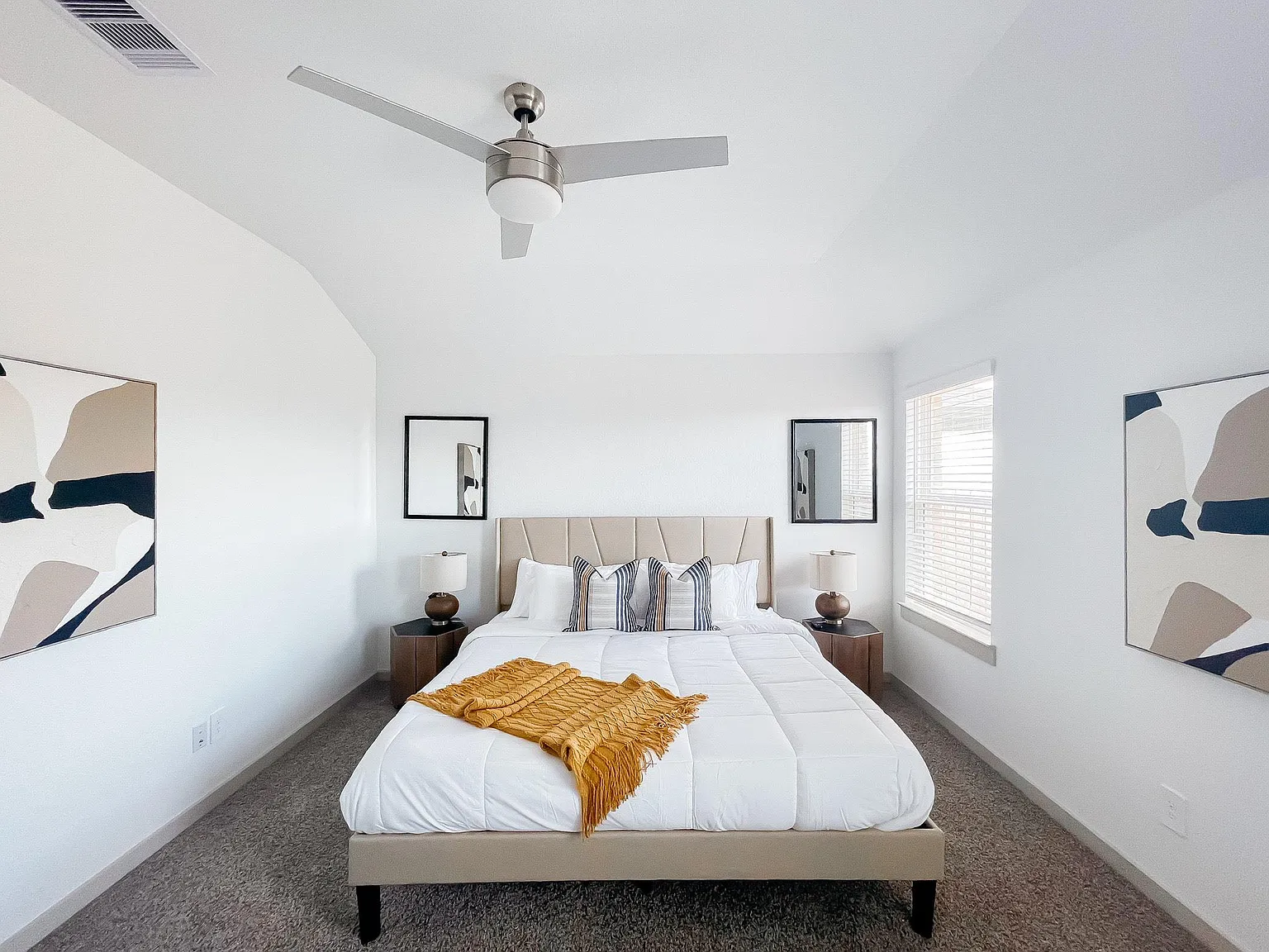 3 bed, 2.0 bath, 1433 sqft, $2,400 — Photo 2