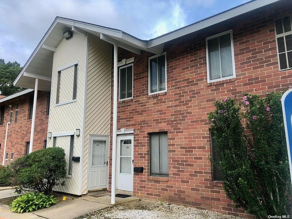 1st image of 10 Fargo Ct #10