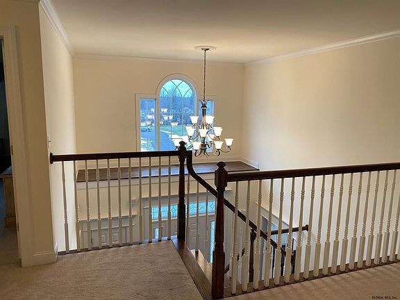 4th image of 6 Meadowbrook Ct