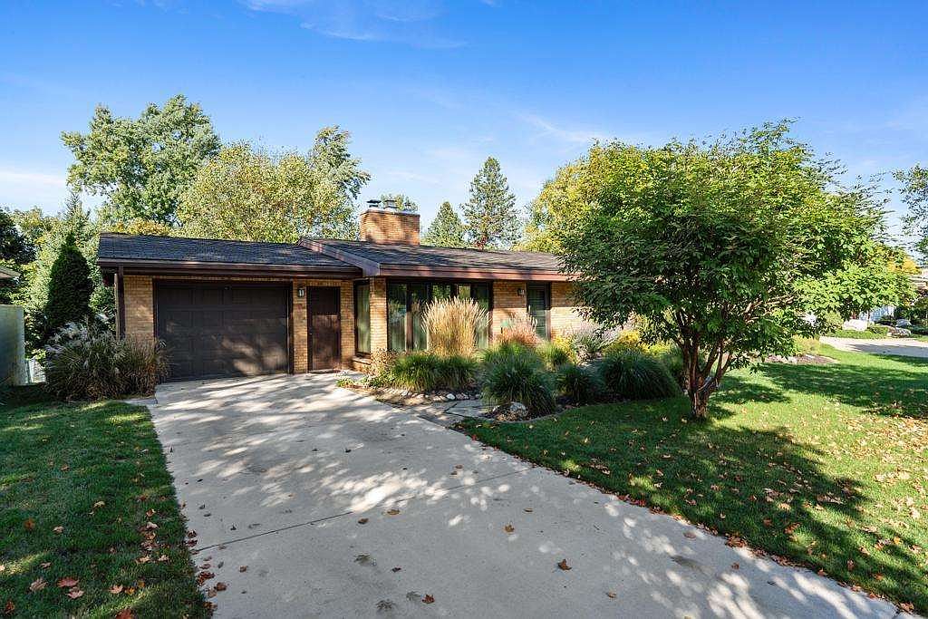 909 Sunset Ct, Petoskey, MI 49770 MLS 472395 Zillow