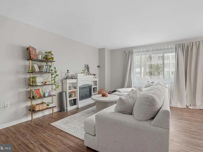 1200 S Arlington Ridge Rd #314 — Photo 4