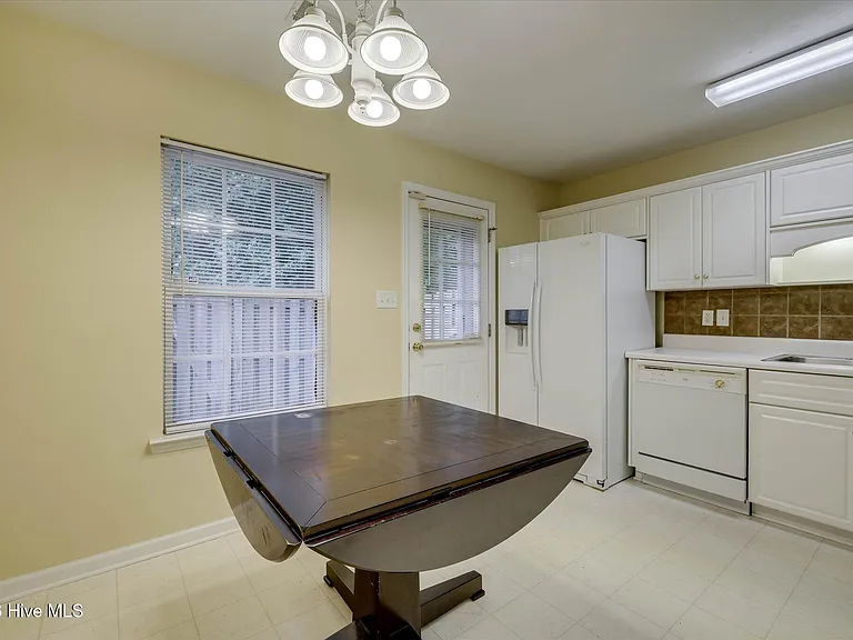 301 Beech Ln — Photo 20