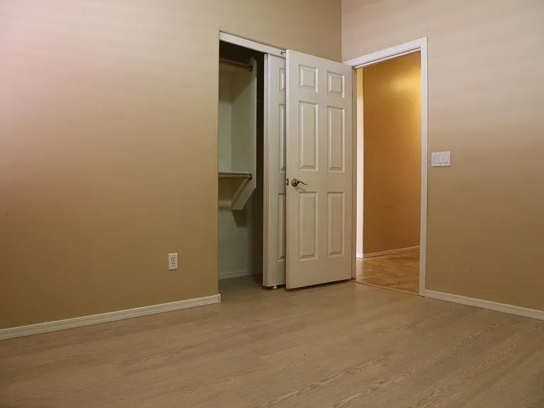 7016 W Branham Ln — Photo 4