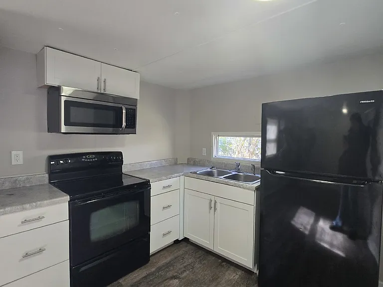 997 W Elmwood Dr #B — Photo 5