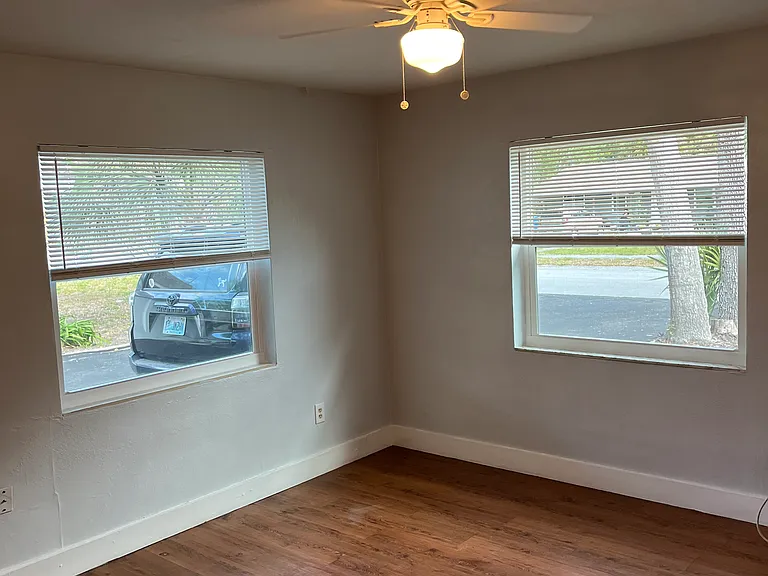 415 1st Ave NE #415 — Photo 5