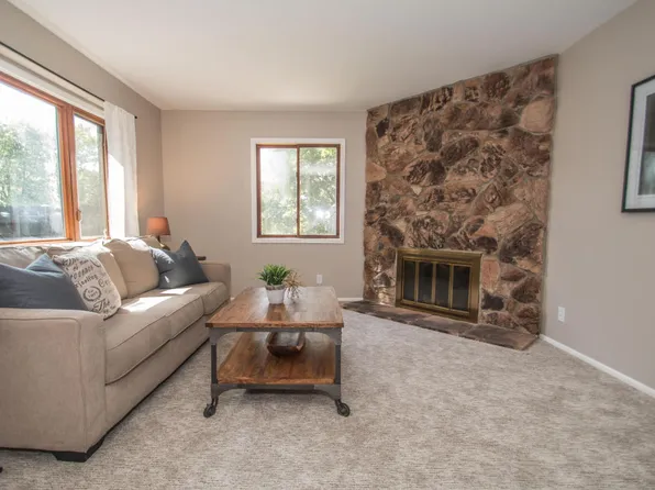 N76W14595 Northpoint Ct, Menomonee Falls, WI 53051