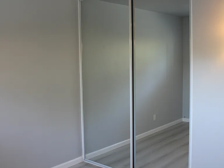 Mirrored wardrobe doors add style and ambiance