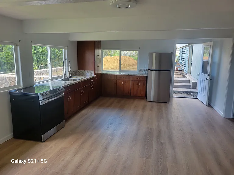 Bonus room with 650 sq ft of living area. Door exit/entrance leads to laundry room and a walk way to upstairs front of house.