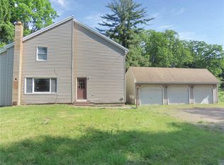 422 Lakeshore Rd, Fulton, NY 13069