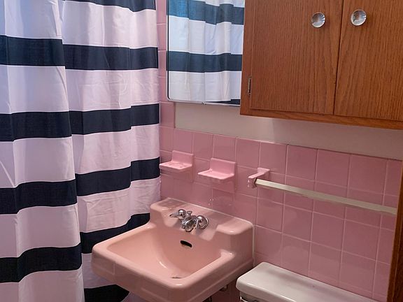 3rd image of 1681 Dayton Ave #4