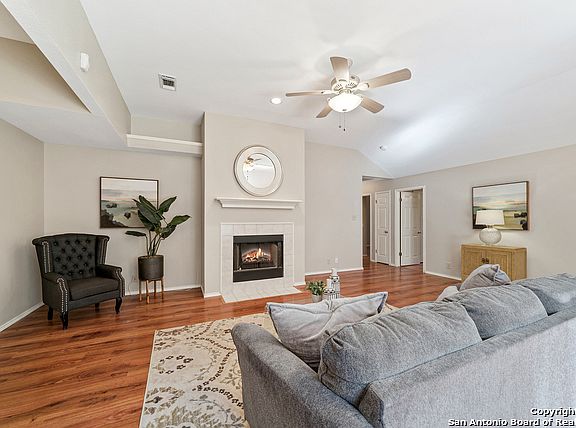 5th image of 4432 Stockbridge Ln