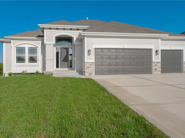 1548 Timber Ridge Dr, Liberty, MO 64068