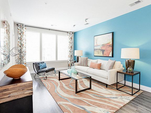 Apartment homes have spacious layouts and select homes feature 10-foot to 12-foot ceilings