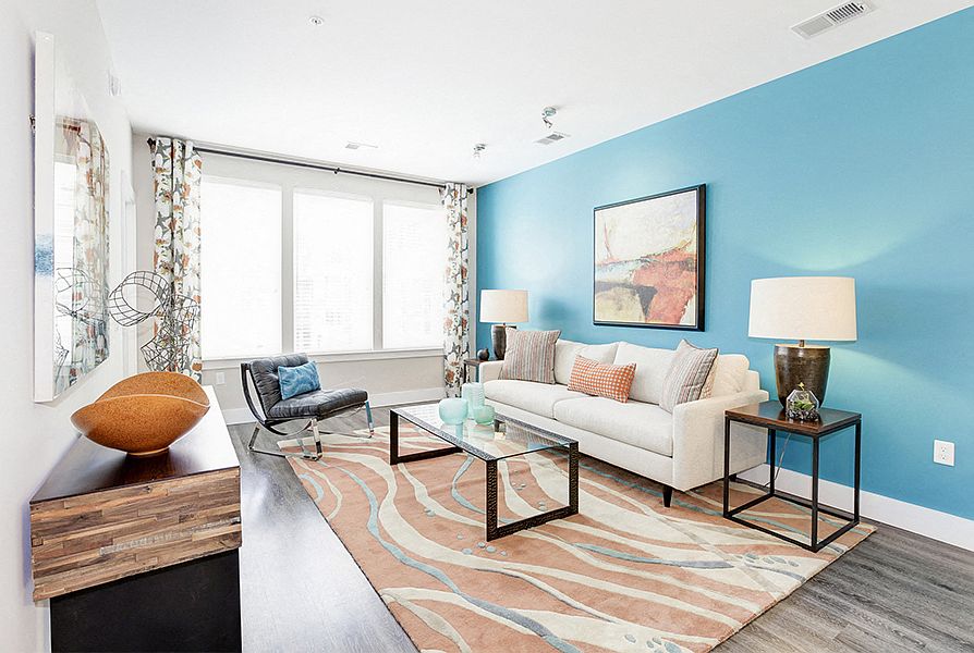 Apartment homes have spacious layouts and select homes feature 10-foot to 12-foot ceilings