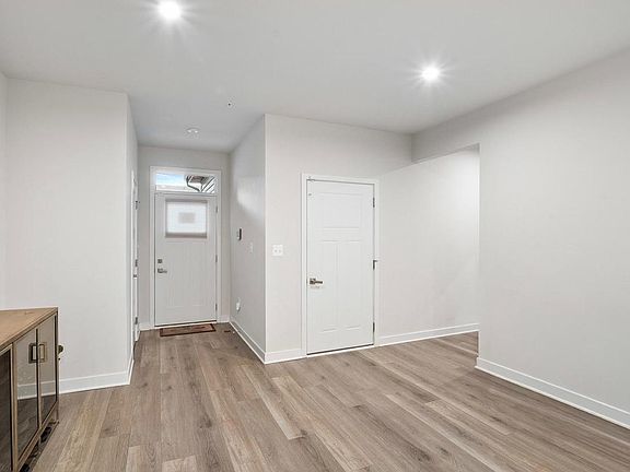 3rd image of 7195 Wolf Trap Ct