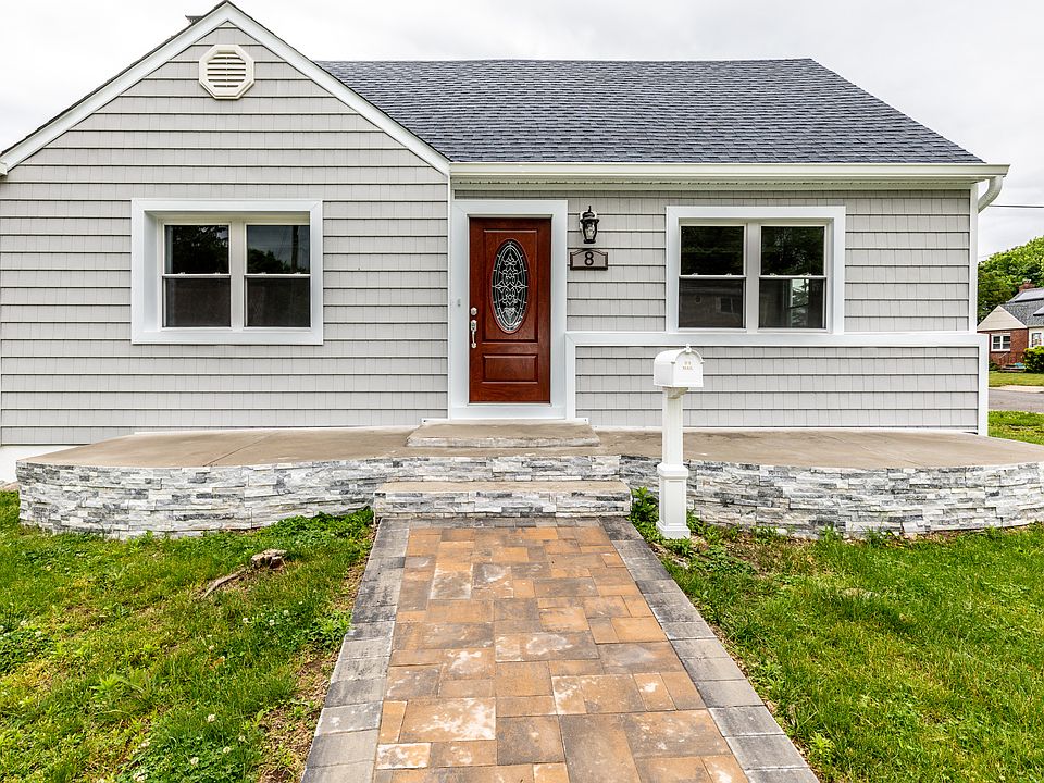 1st image of 8 Clarissa Dr