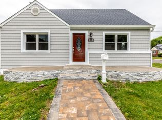 8 Clarissa Dr, Hicksville, NY 11801