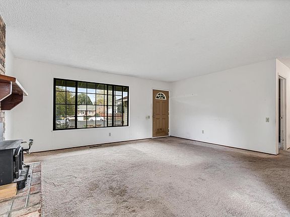 3rd image of 509 Lanyard Court W