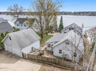 190 W Crooked Lake Dr, Kalamazoo, MI