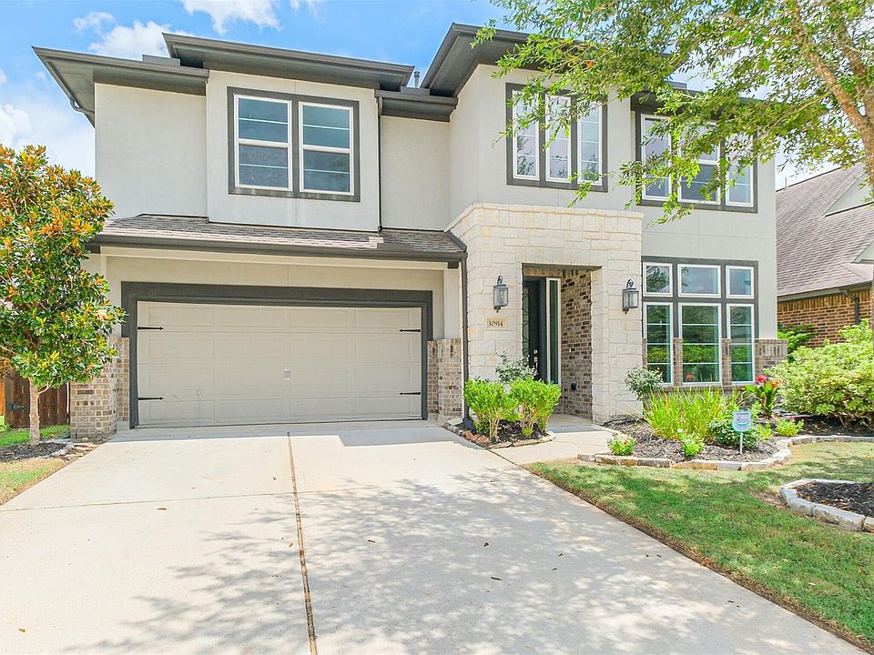 1st image of 10914 Crestwood Point Cir