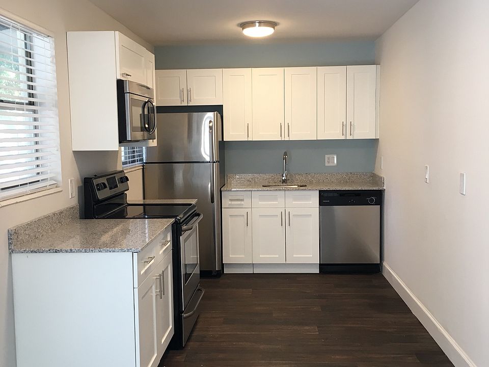 1st image of 14124 Golfers Dr W
