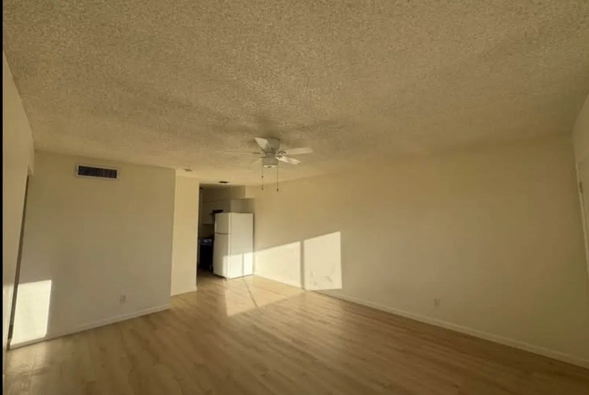 2 bed, 900 sqft, $995 — Photo 2