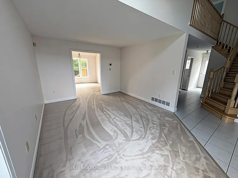 43 Falconridge Dr — Photo 6