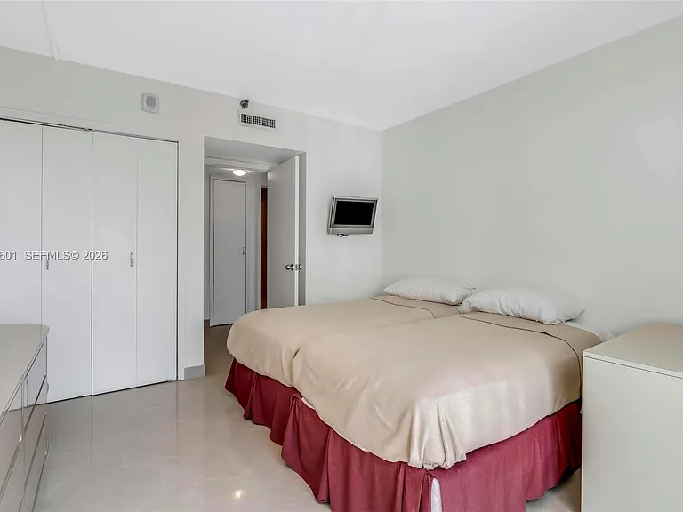 19707 Turnberry Way #22G — Photo 19