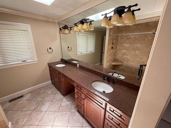3rd image of 105 Norman Ln