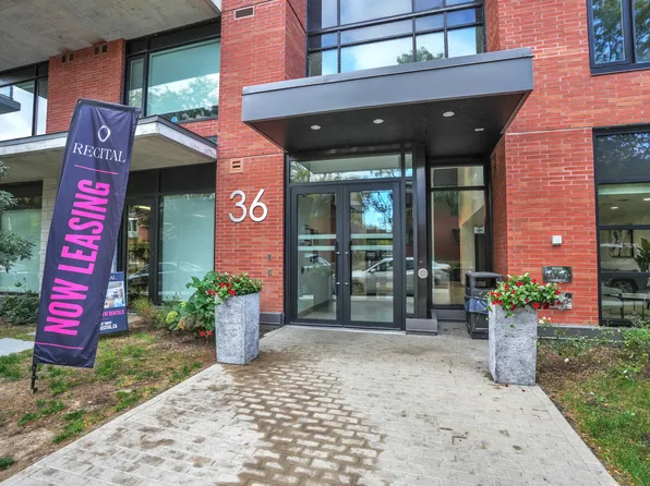 36 Robinson Ave, Ottawa, ON K1N 0G4