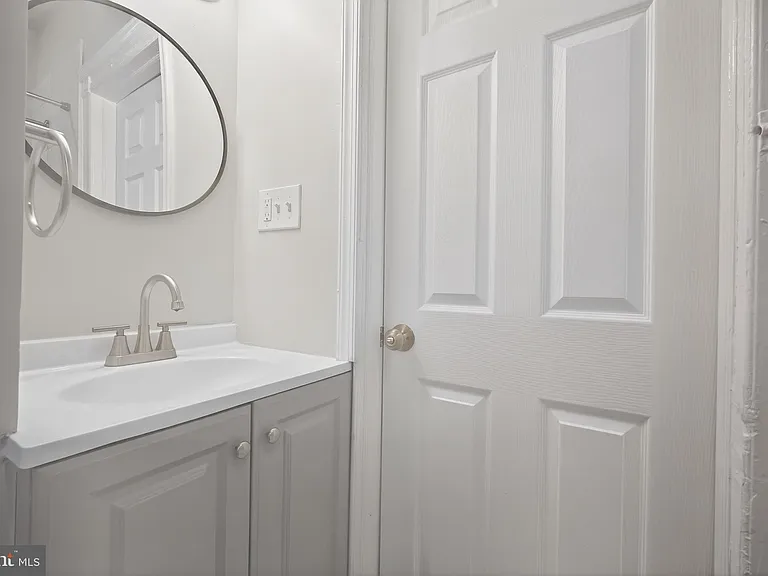 5437 Webster St — Photo 7
