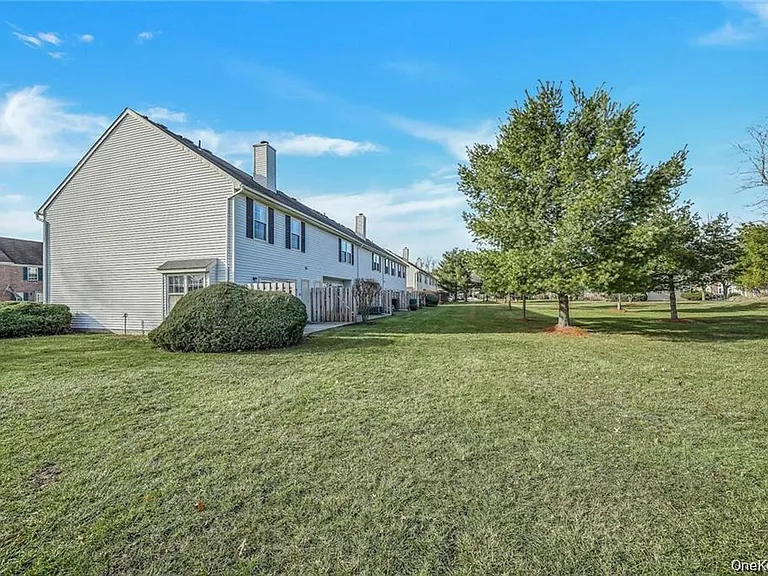 2 Goldsmith Ct — Photo 20