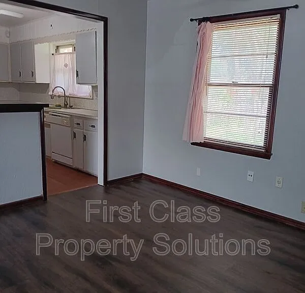 2801 SW 51st St — Photo 4