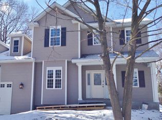 2215 Bayview Pl, Wayzata, MN 55391