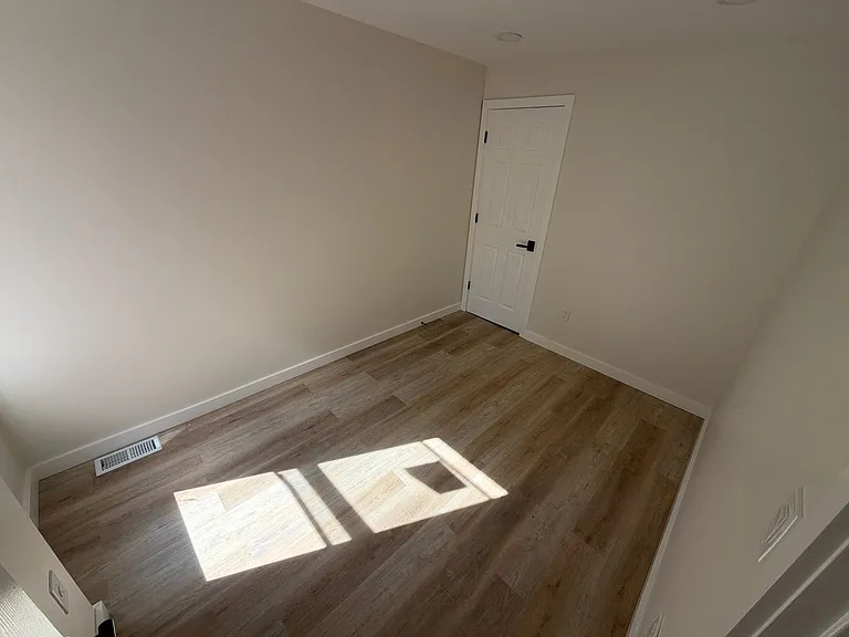 128 Hanford Pl — Photo 15