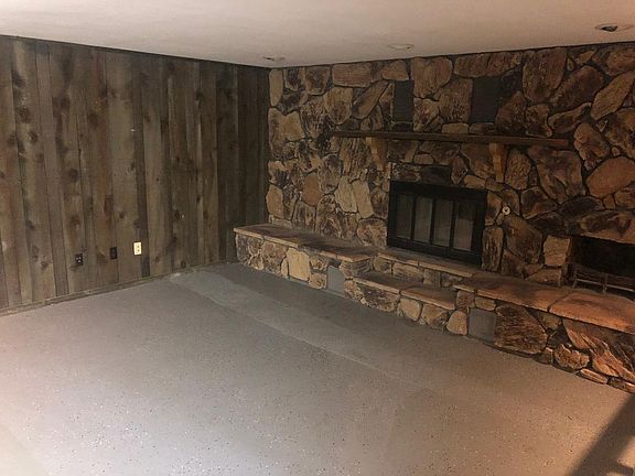 2nd image of 1512 Cove Ln