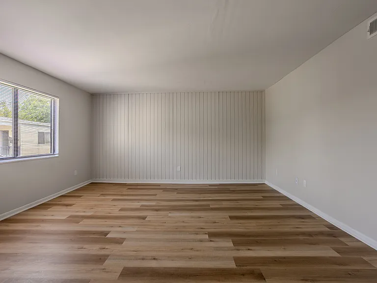 4653 Refugee Rd — Photo 10