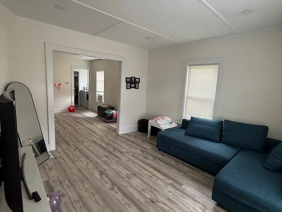 17 E Denver St #1