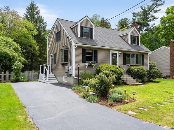 35 Spallus Rd, Stoughton, MA 02072